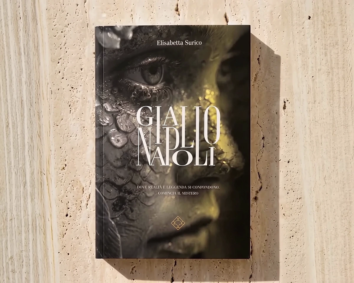 Il libro Giallo Napoli si chiude sfogliando le pagine